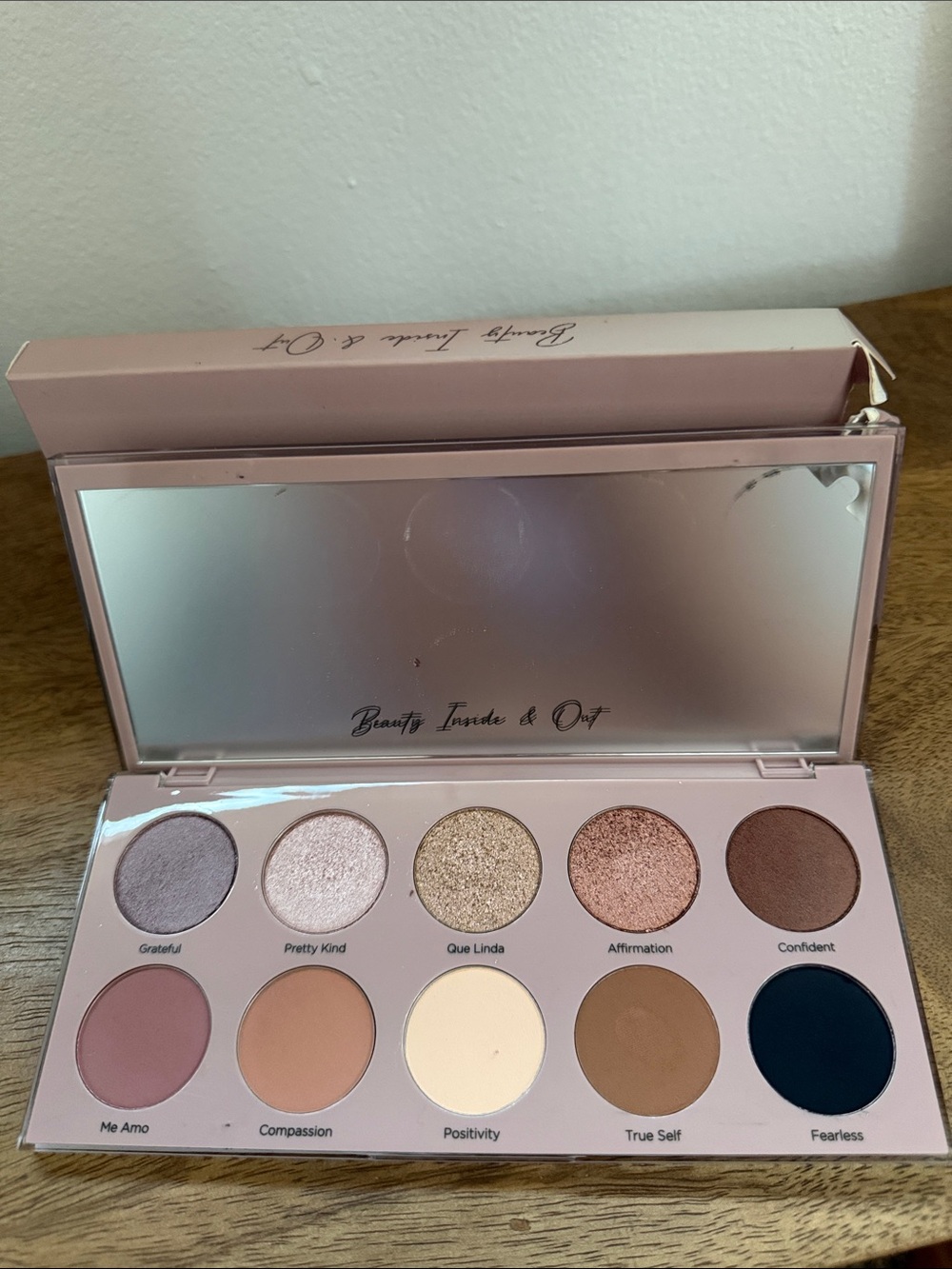 Dominique essential pale Neutral & Shimmer Eyeshadow Palette - Pink Brown Tones